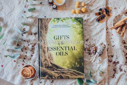The Natural Essence Gifts of the Essential Oils Book Collection